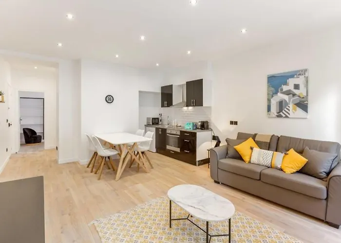 Amazing 2 Bedroom Parisian Flat