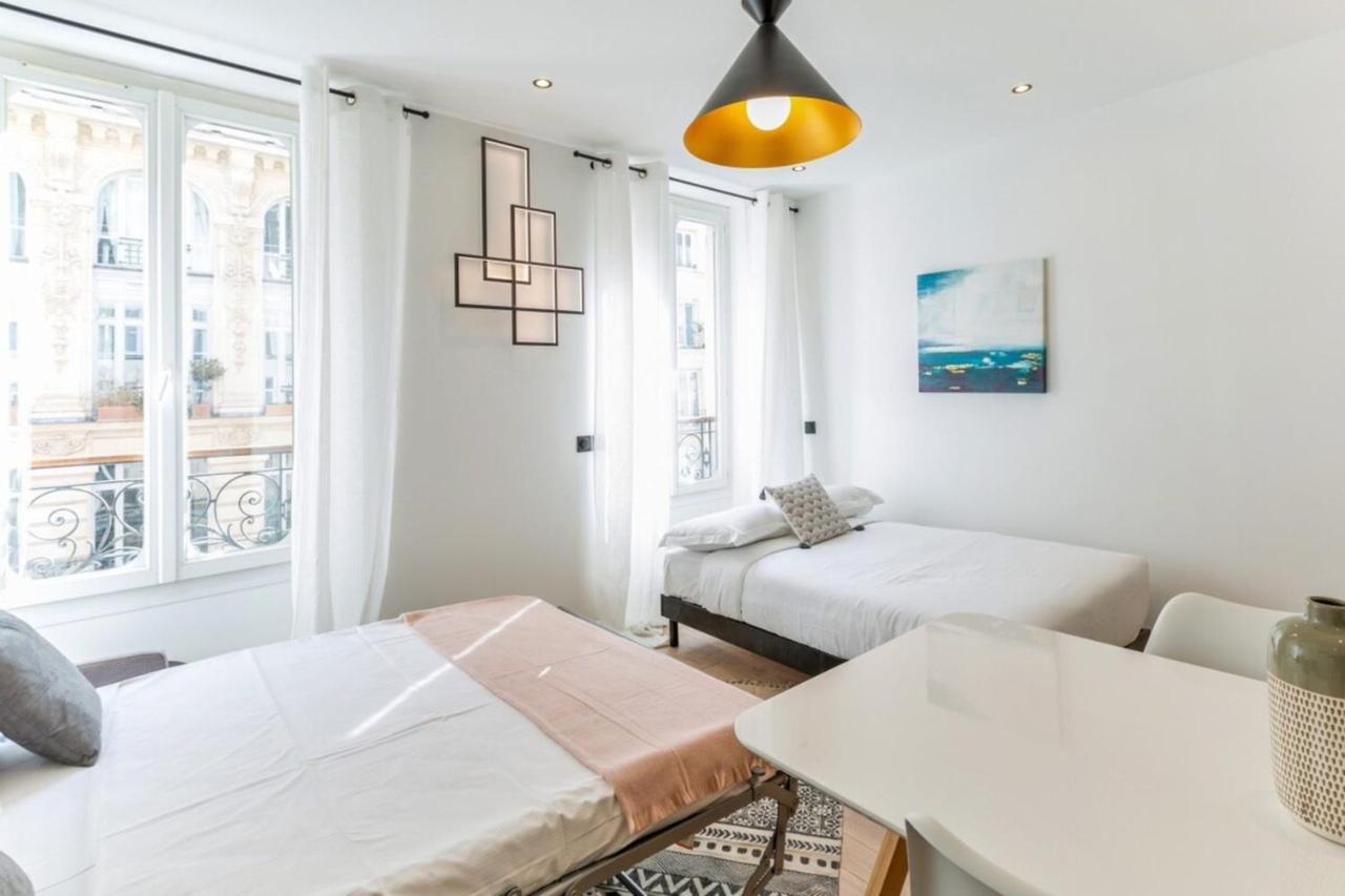 Amazing 2 Bedroom Parisian Flat * Paris