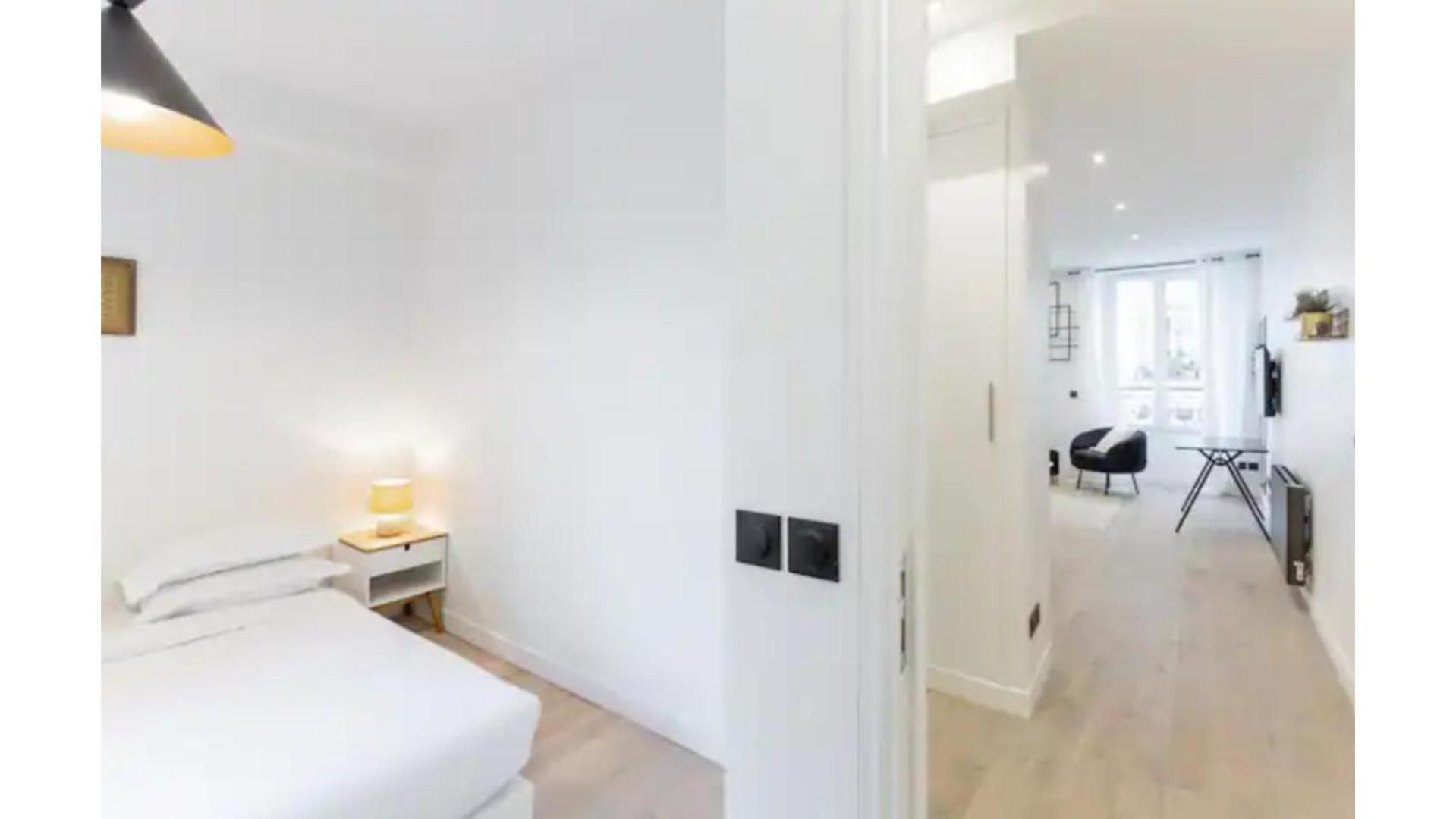 Apartment Amazing 2 Bedroom Parisian Flat *