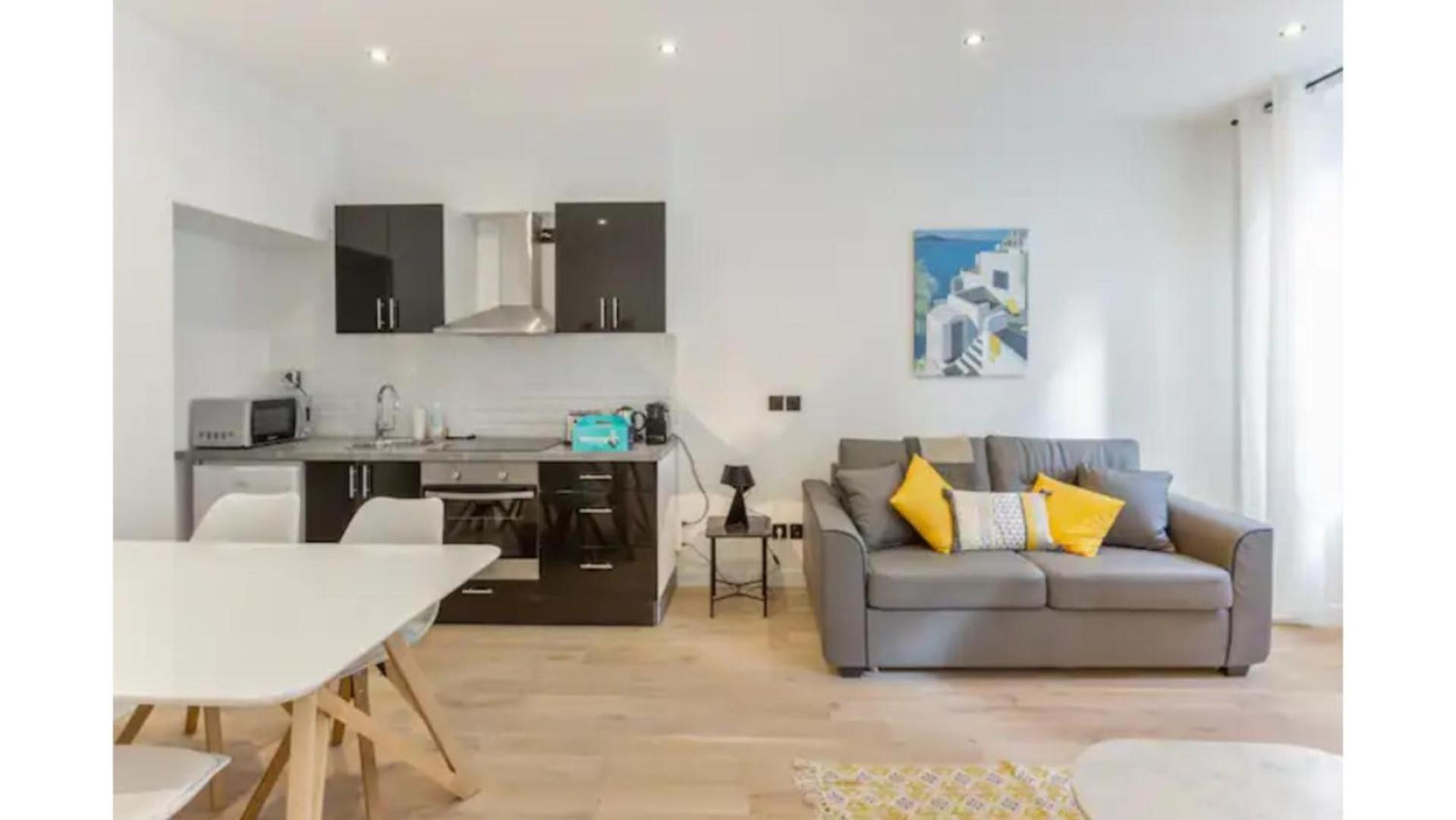 Amazing 2 Bedroom Parisian Flat