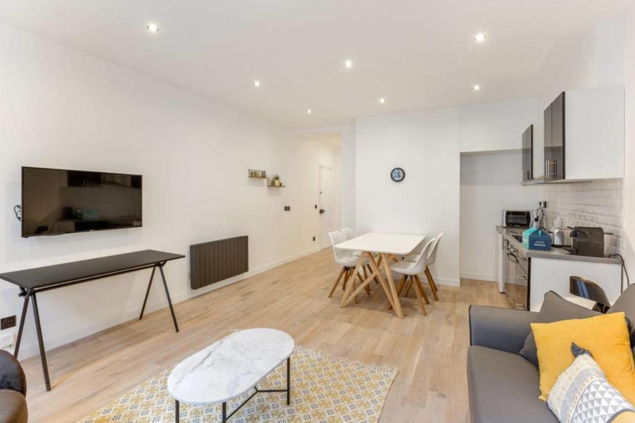 Amazing 2 Bedroom Parisian Flat