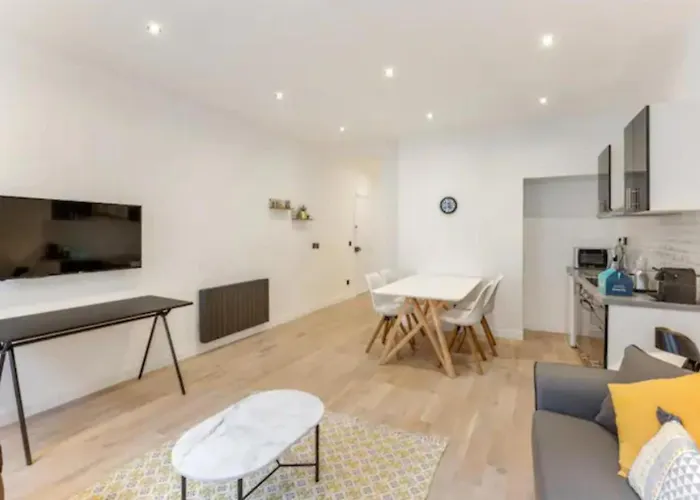 Amazing 2 Bedroom Parisian Flat