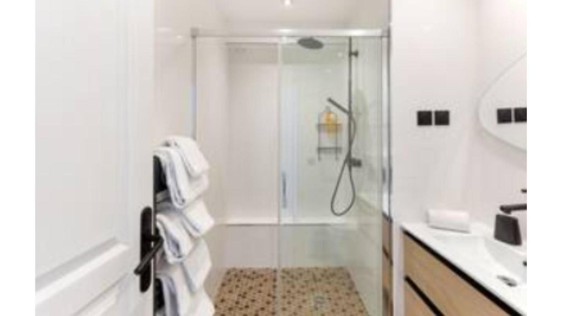 Amazing 2 Bedroom Parisian Flat Apartment